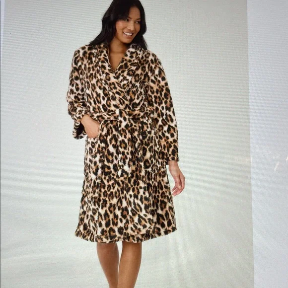 PJ SALVAGE Holiday Dreams Leopard Print Robe size Large